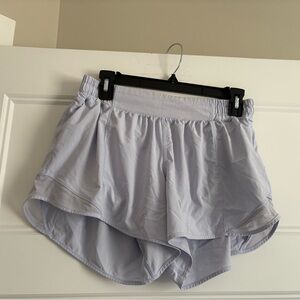 Lululemon Hotty Hot Short II *Long 4" Sz 10
Silver Lilac